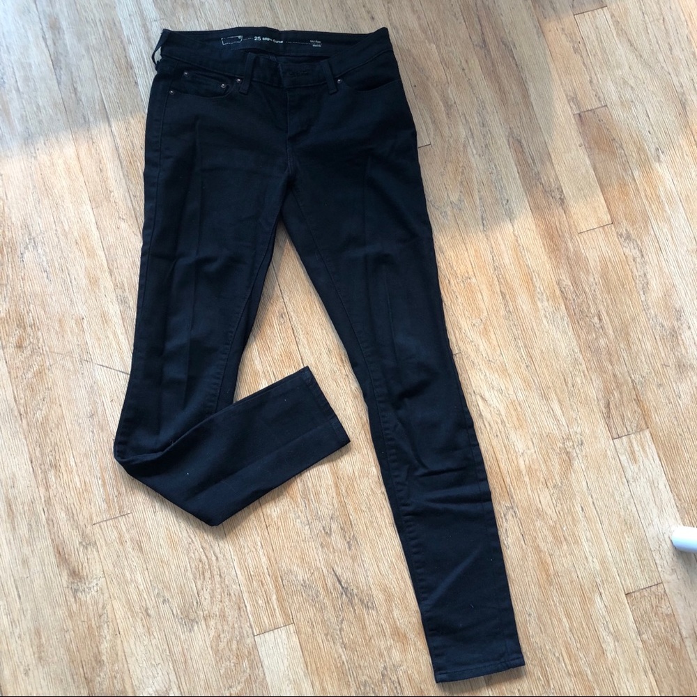 Black Skinny Levi’s